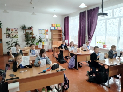 Сегодня, 27 января 2025 года прошел очередной урок из цикла «Разговоры о важном».    С учениками педагоги поговорили о том, кто такие защитники Отечества и в чем проявляется их героизм.
