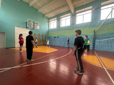 В течении июня в школе , в рамках летней занятости, работает вечерняя спортплощадка.